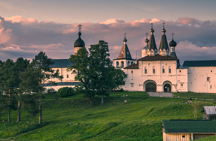 Between Moscow and Saint Petersburg